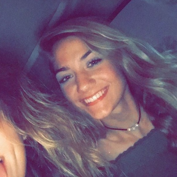 Meet your Posher, Michaela - Picture 2 of 2